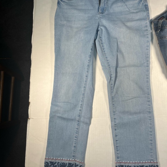 Lot of 3 Earl Jeans Size 8 and 10 - Picture 6 of 10